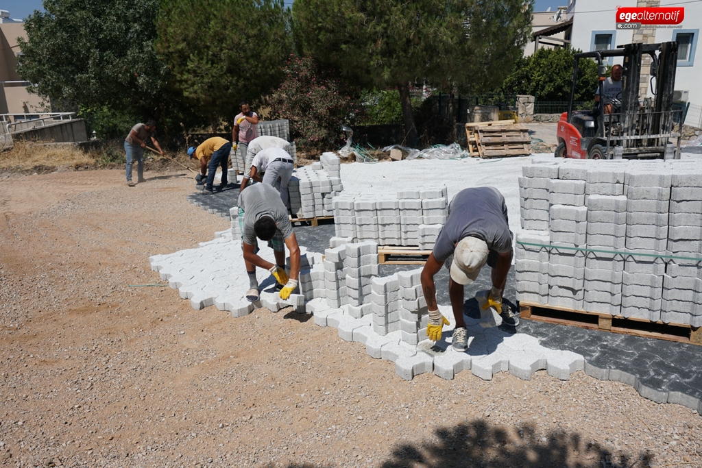 Bodrum'da Kilitli Parke Taşı Döşeme Çalışmaları Sürüyor