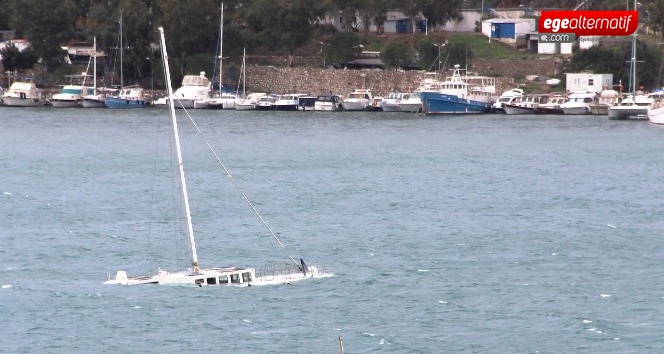 Bodrum'u  fırtına  vurdu! Milyonluk tekne battı!