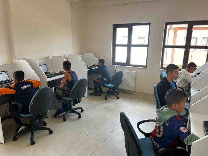Bozüyük Çocuk Evleri Sitesinde Bilgisayar sınıfı kazandırıldı
