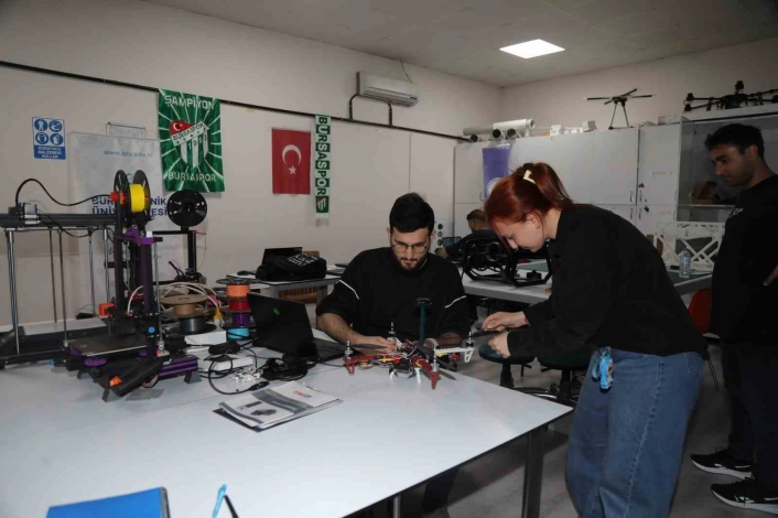 BTÜlü gençler TEKNOFESTe damga vurmaya hazırlanıyor
