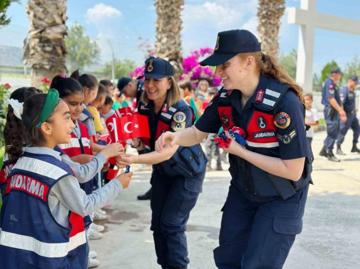 Buharkentte öğrenciler jandarmayı tanıdı
