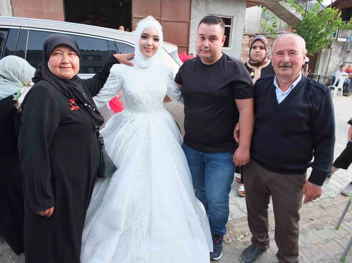 Burhaniyede Cezayirli geline Türk usulü düğün

