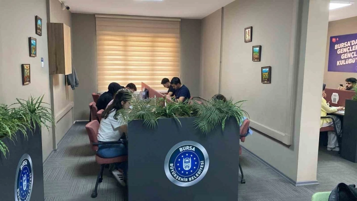 Bursada gençlik merkezleri, sınav haftasında 24 saat açık

