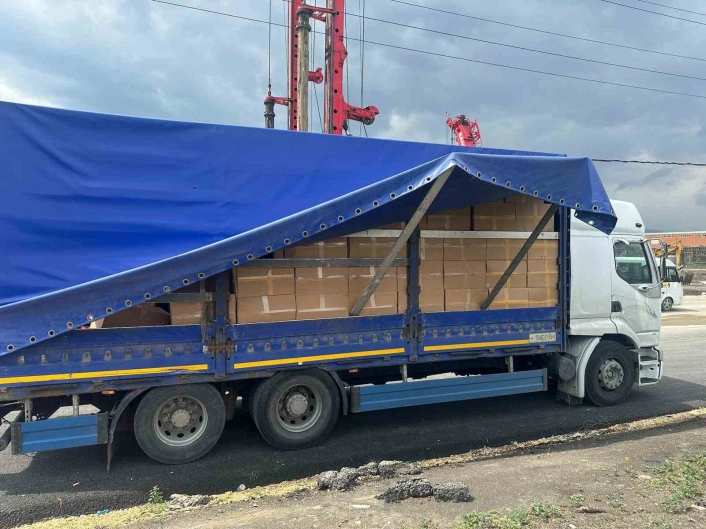 Bursada kaçak alkol ve tütün operasyonu: Milyonlarca makaron ve binlerce litre etil alkol ele geçirildi
