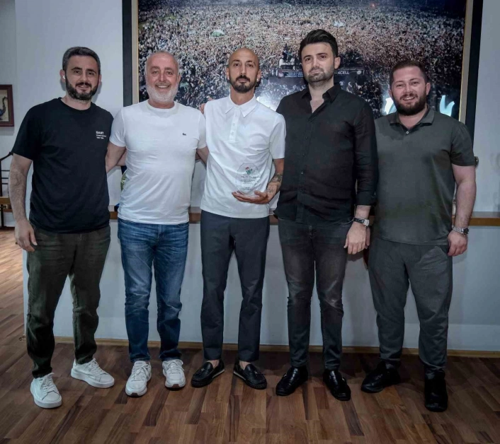 Bursaspor Ahmet İlhan Özek ile yollarını ayırdı
