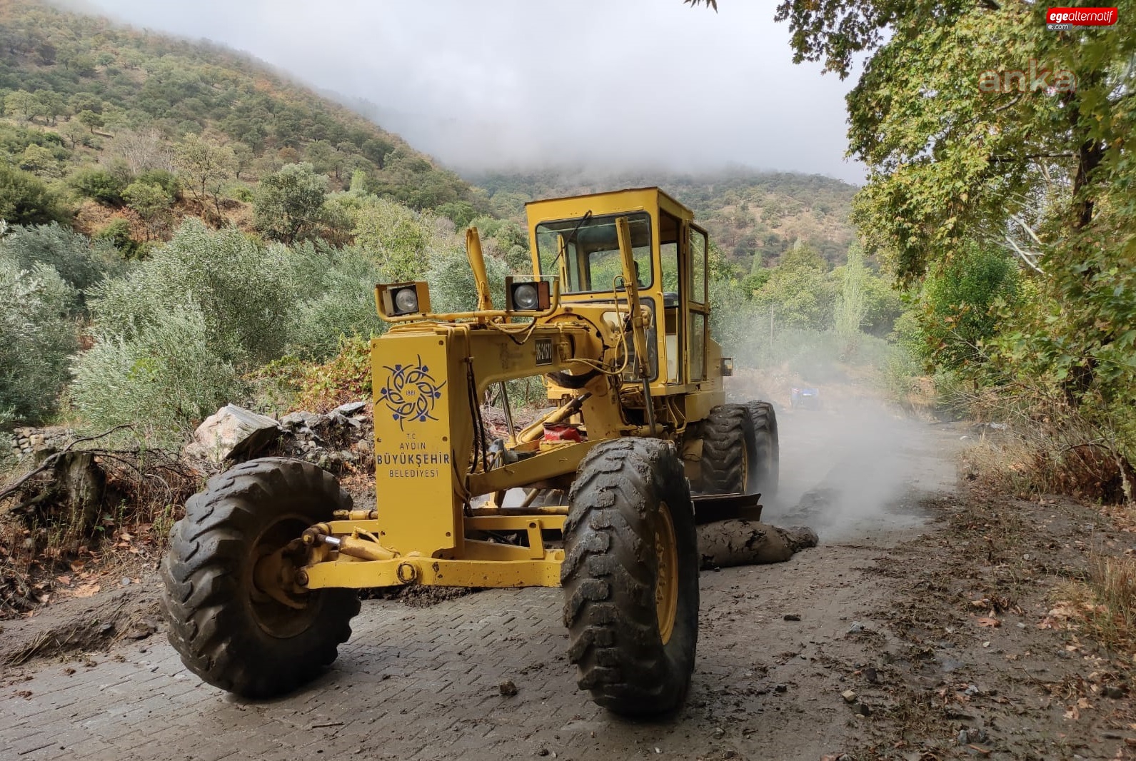 Büyükşehir Belediyesi Kuyucak'taki Sele Anında Müdahale Etti