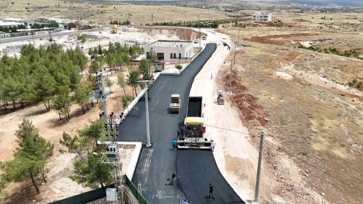 Büyükşehir Belediyesi, Midyatta asfalt çalışmalarını sürdürüyor
