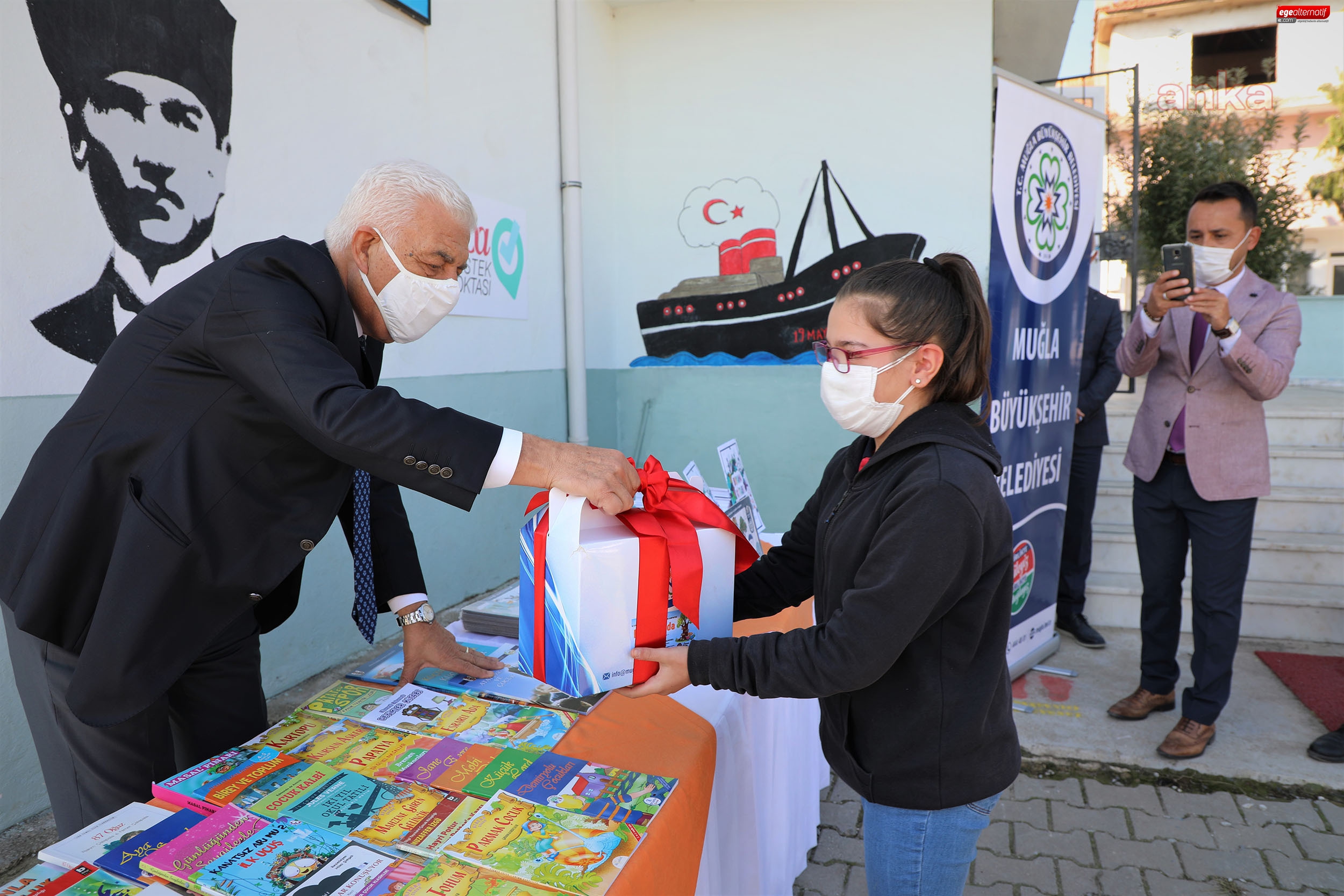 Büyükşehir'den köy okullarına kitap desteği