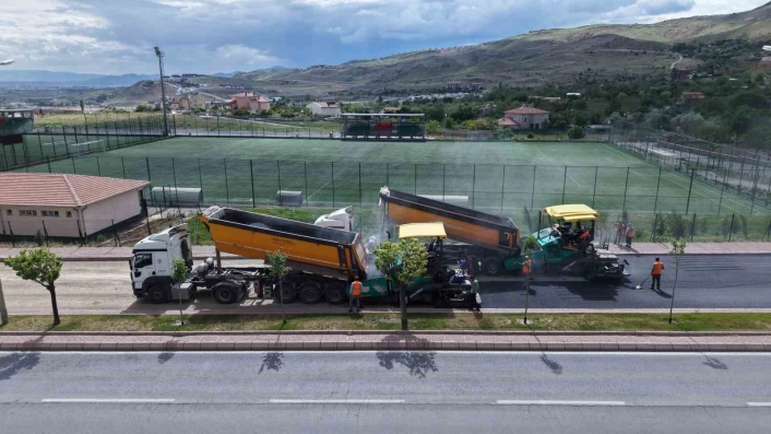Büyükşehirin Erkiletteki 36 milyon TLlik yol yenileme çalışması başladı
