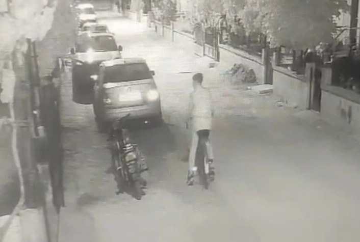 Çaldığı bisikleti beğenmeyince bırakıp motosikleti götürdü
