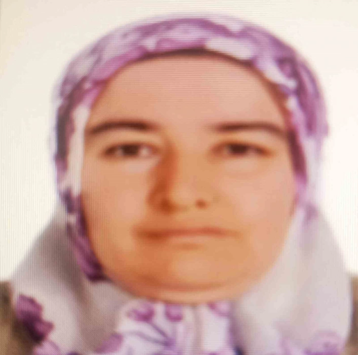 Cam silerken 4üncü kattan düşen kadın hayatını kaybetti
