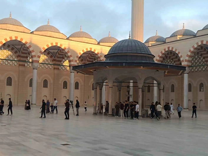 Çamlıca Camiinde bayram namazı kılındı
