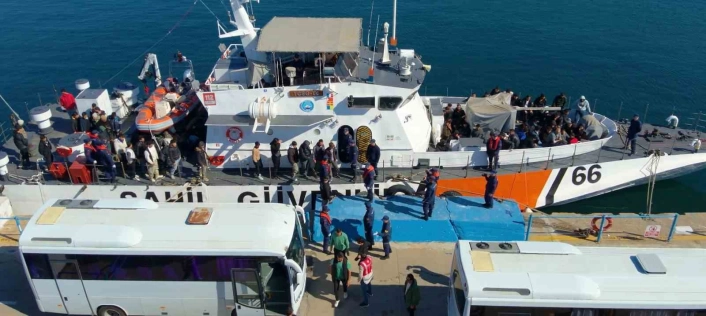 Çanakkalede göçmen kaçakçılığı operasyonuna 23 tutuklama
