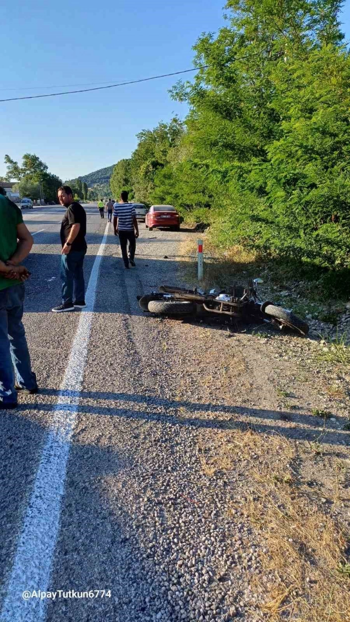 Çaycumada otomobil motosiklete çarptı; 2 yaralı
