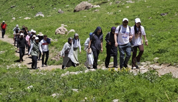Cennet ve Cehennem Vadisinde doğa yürüyüşü
