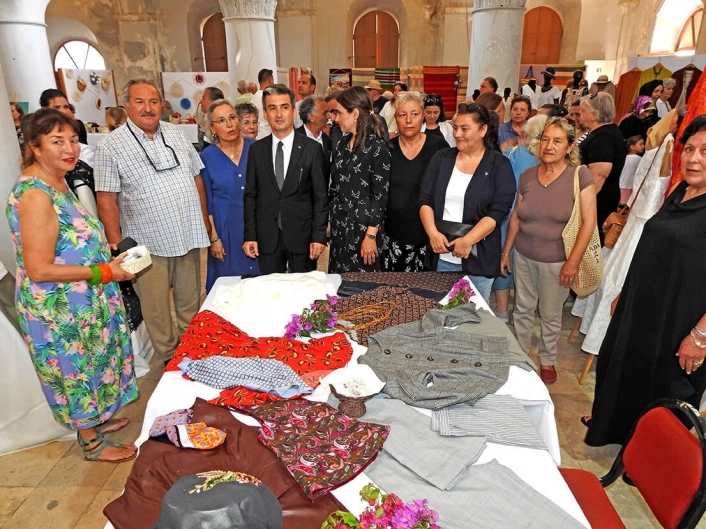 Çeşme Halk Eğitim Merkezinden yıl sonu sergisi
