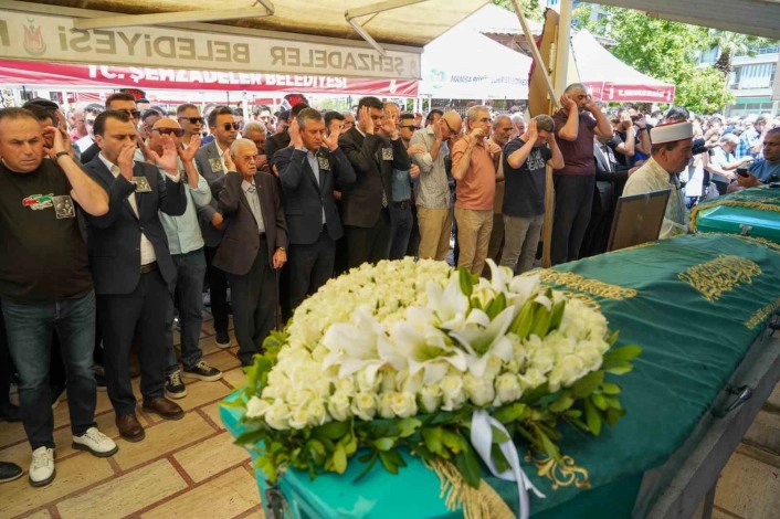 CHP lideri Özel Manisada cenaze törenine katıldı
