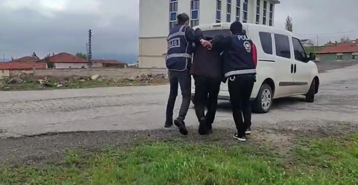 Cinsel istismar suçundan aranan 2 kişi yakalandı