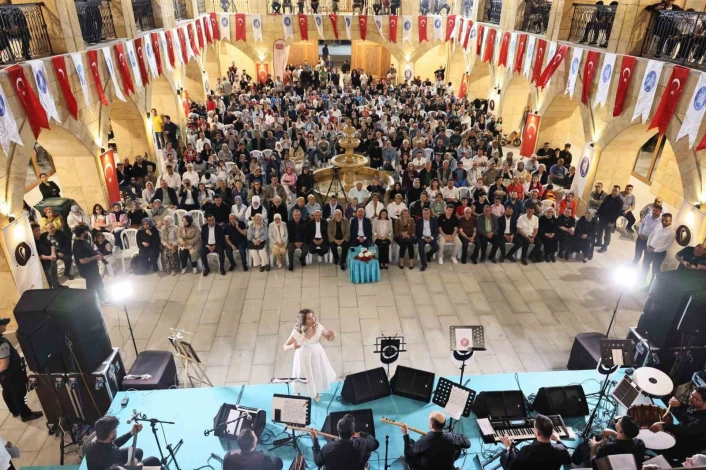 Çorumda Aşık Mahzuni Şerif türkülerle anıldı
