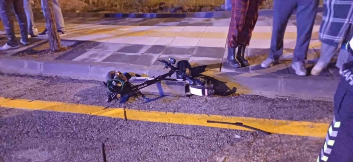 Çorumda otomobil ile elektrikli scooter çarpıştı: 1 yaralı
