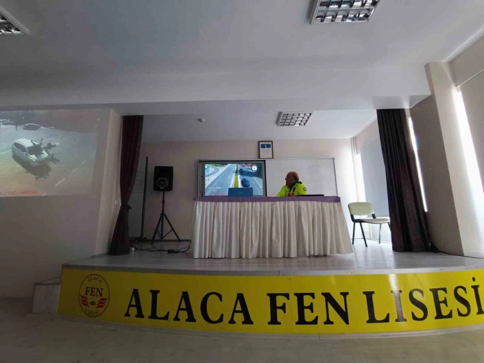 Çorumun Alaca ilçesinde lise öğrencilerine motosiklet güvenliği semineri
