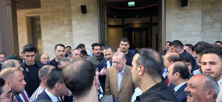 Cumhurbaşkanı Erdoğan Bayram namazını Marmaris Okluk Millet Camiinde kıldı
