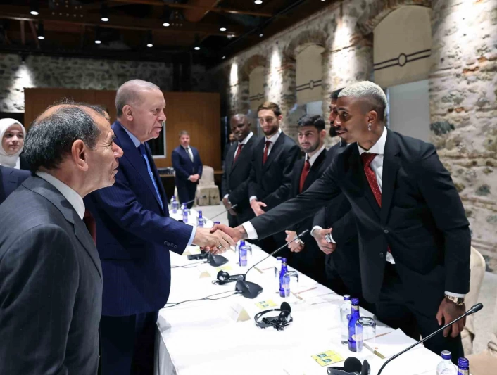 Cumhurbaşkanı Erdoğan, Galatasarayı kabul etti
