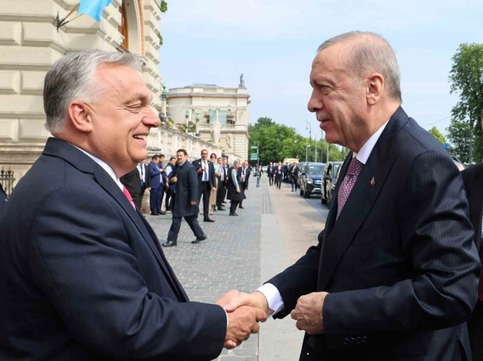 Cumhurbaşkanı Erdoğan, TDT Zirvesinde Macaristan Başbakan Orban tarafından karşılandı
