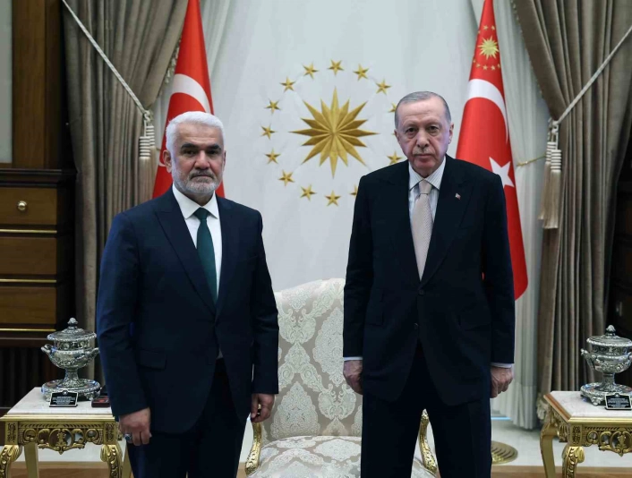 Cumhurbaşkanı Recep Tayyip Erdoğan, Hür Dava Partisi (HÜDA PAR) Genel Başkanı Zekeriya Yapıcıoğlunu Cumhurbaşkanlığı Külliyesinde kabul etti.
