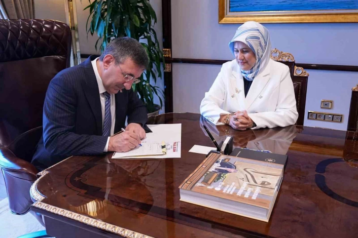 Cumhurbaşkanı Yardımcısı Yılmaz kurban vekaletini Türk Kızılaya verdi
