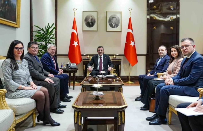 Cumhurbaşkanı Yardımcısı Yılmaz, Şili Dışişleri Bakanı Klaveren ile görüştü

