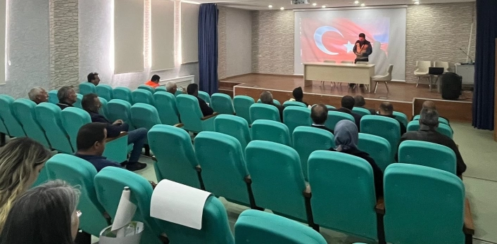 Demirözünde muhtarlar ve çiftçiler Kurban Bayramı öncesi bilgilendirildi
