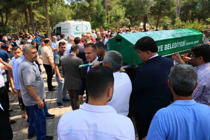 Depremde hayatını kaybeden 14 yaşındaki Afranur, Fethiyeyi gözyaşlarına boğdu
