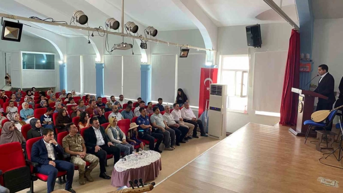 Dicle HEMde Hayat Boyu Öğrenme Haftası sergi açılışı ve birçok etkinlikle kutlandı
