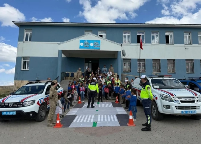 Diyadinde miniklere trafik eğitimi
