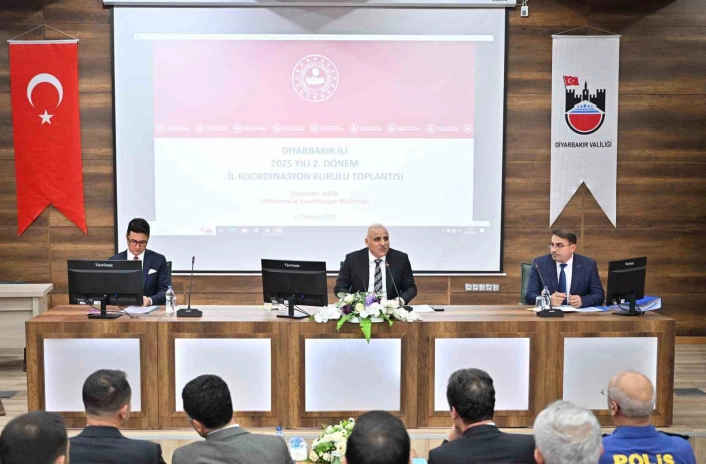 Diyarbakırda 299 milyar liralık kamu yatırımı masaya yatırıldı
