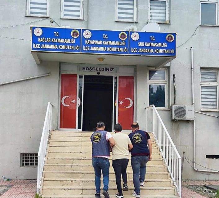Diyarbakırda 82 yıl kesinleşmiş hapis cezası bulunan zanlı yakalandı
