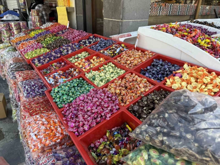 Diyarbakırda bayram şekerleri tezgahtaki yerlerini aldı
