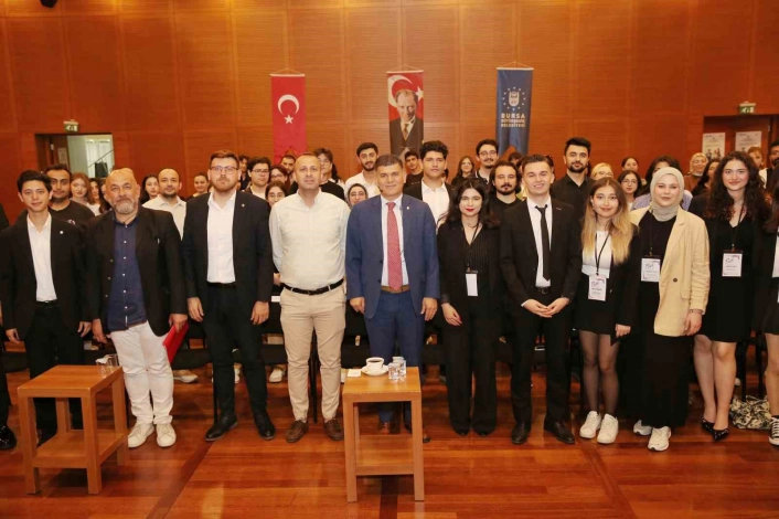 Doç. Dr. Ergül Halisçelikten gençlerle 