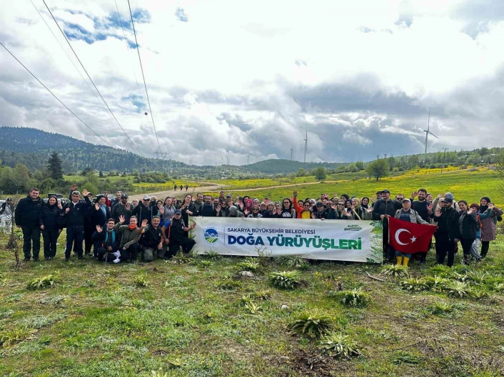Doğa tutkunları Karagölün eşsiz manzarasını adım adım keşfetti
