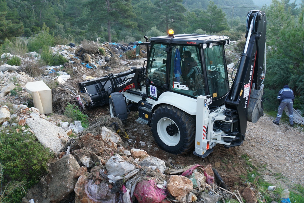 Doğaya atılan 65 ton atık toplandı