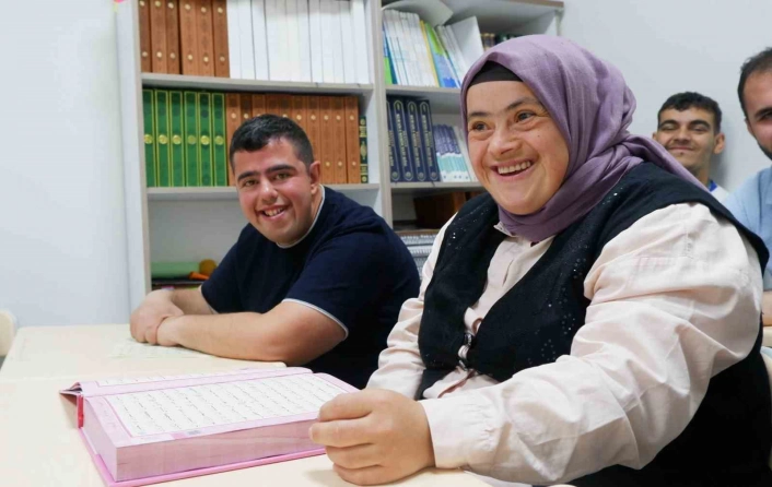 Down sendromlu Fatma ve Muhammetin Kuran-ı Kerim aşkı engel tanımadı

