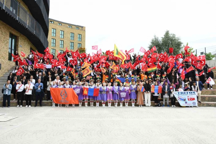 Dünyanın dört bir yanından gelen gençler Bursada buluştu
