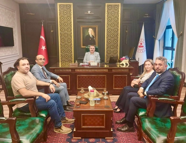 Edremit MYO yönetiminden Kaymakam Odabaşa ziyaret
