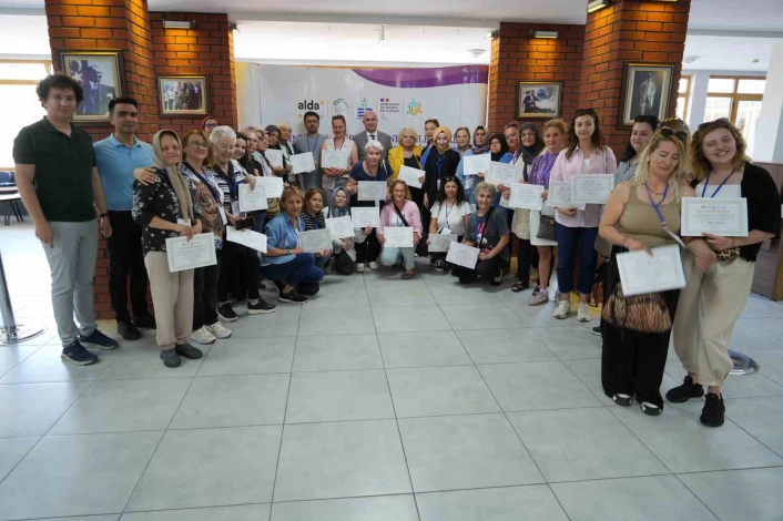 Edremitte kadınların yerel yönetime katılımı güçleniyor
