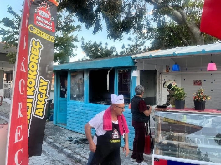 Edremitte kokoreççide korkutan yangın
