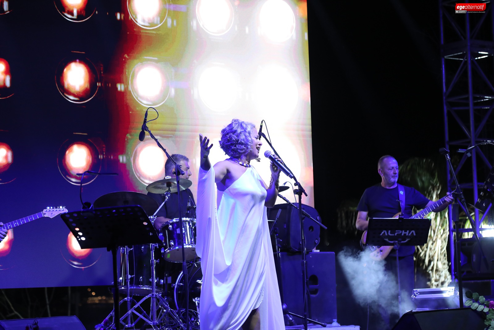 Ege'nin iki yakası bu konserle bir araya geldi!