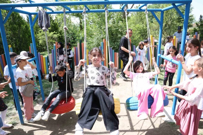 Elazığda çocuklar Geri Dönüşüm Parkında doyasıya eğlendi
