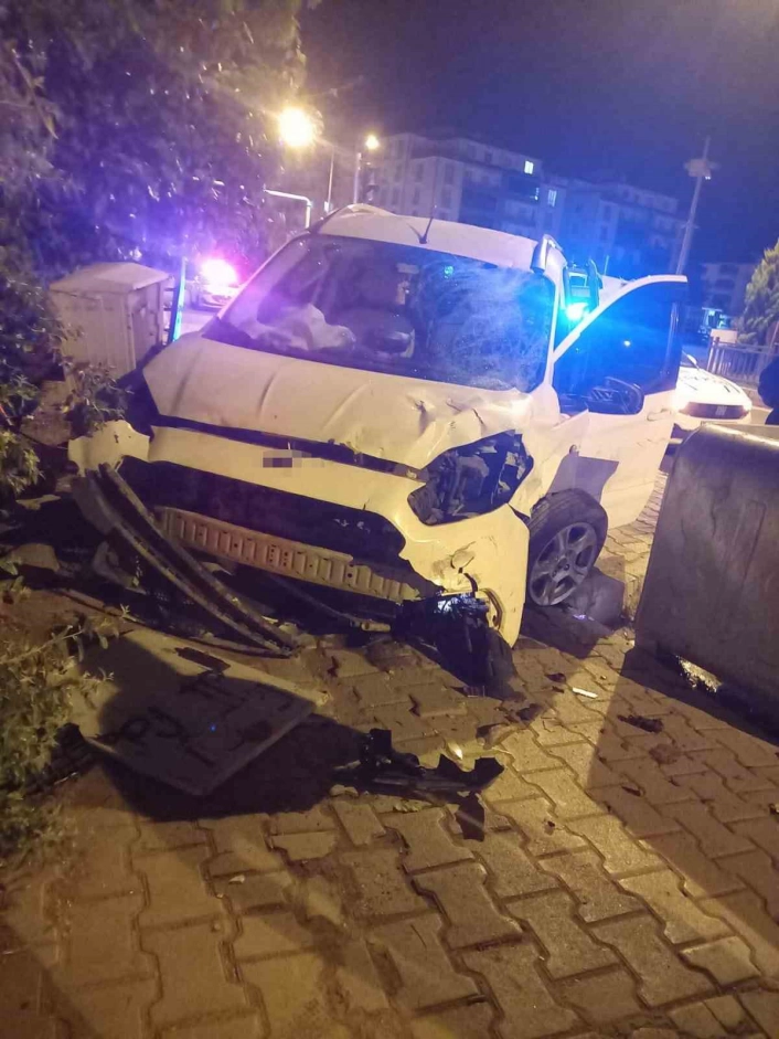 Elazığda hafif ticari araç ile motosiklet çarpıştı: 6 yaralı
