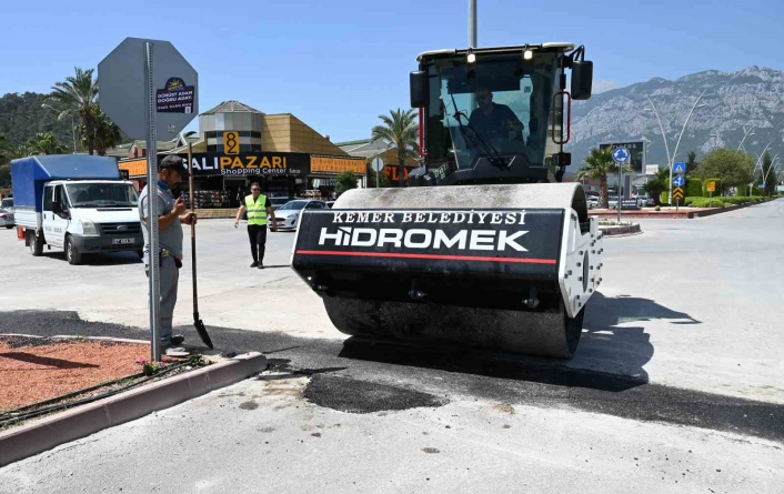Elektrik altyapısı yenilenen Kemerde yollar asfaltlanıyor
